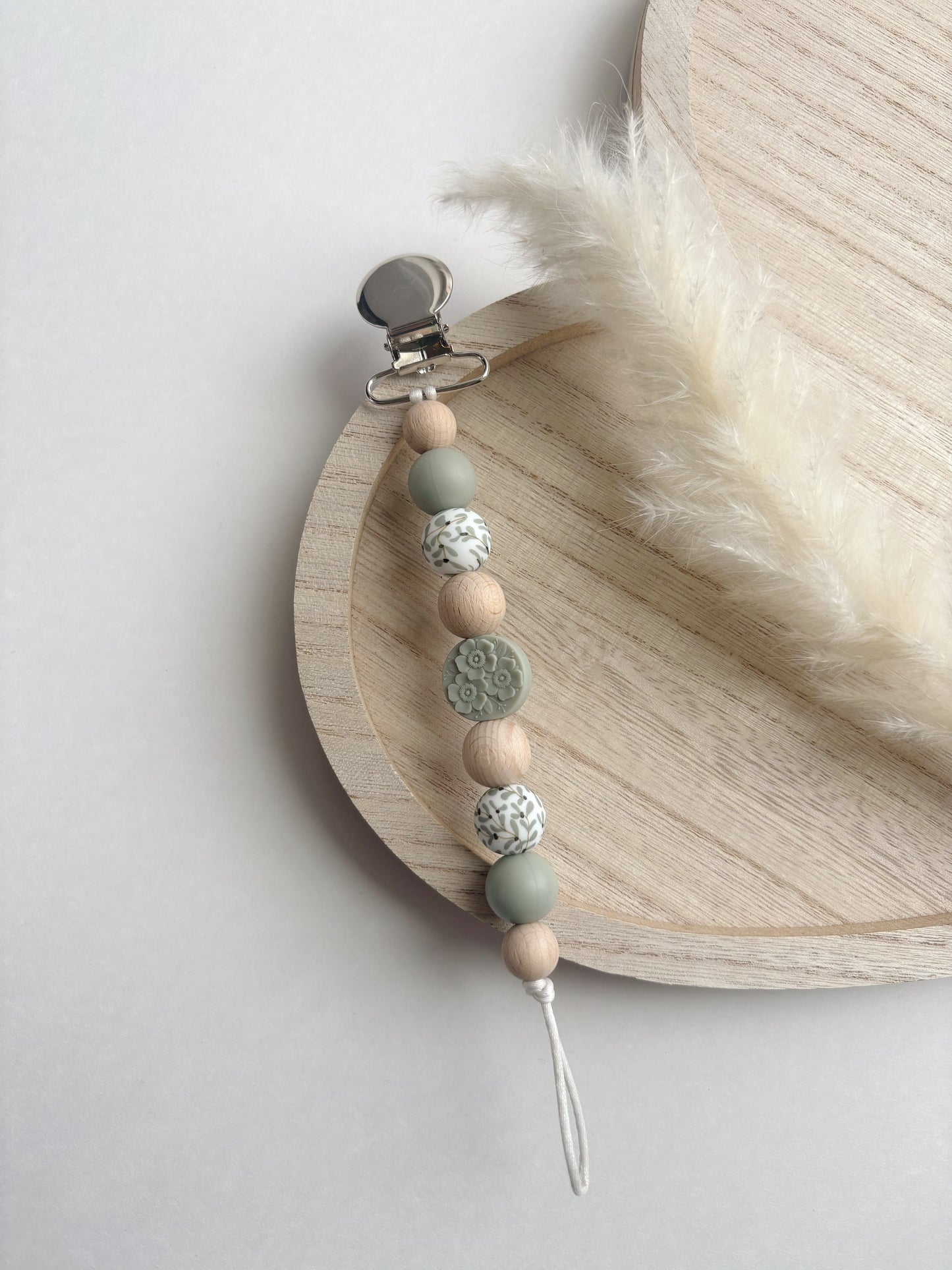LAUREL + WOODEN CIRCLE FLORAL PACIFIER CLIP