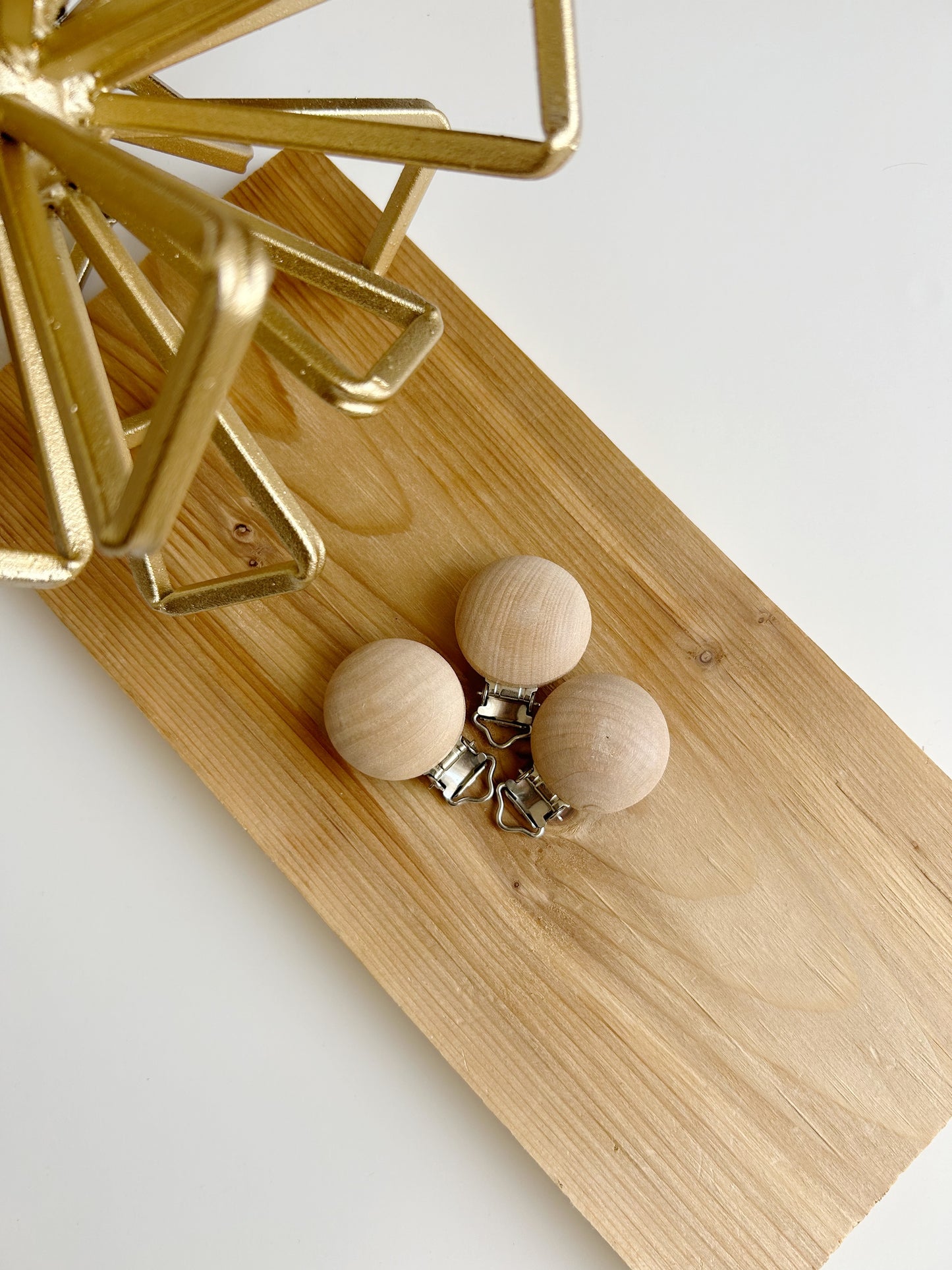 CASHMERE + WOODEN FLORAL PACIFIER CLIP