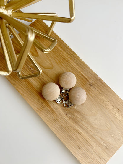 CASHMERE + WOODEN FLORAL PACIFIER CLIP